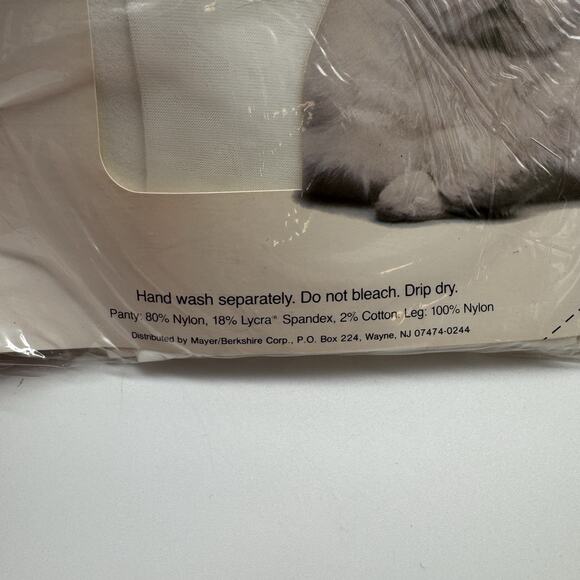 Mayer Bunny Ultra Sheer Control Top Sandalfoot Med Tall White 80’s Pantyhose - Picture 4 of 7